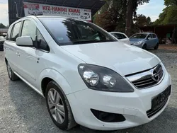 Weiß Gebraucht 2010 Opel Zafira Edition Van / Kleinbus | 5.499 € (Etwas zu teuer)