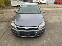 Grau Gebraucht 2007 Opel Astra Kombi | 2.540 € (Etwas zu teuer)