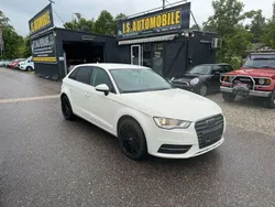 Weiß Gebraucht 2014 Audi A3 Sportback Ambiente Limousine | 9.800 € (Fairer Preis)