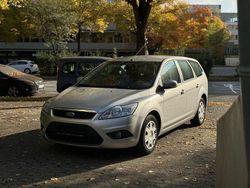 Grau Gebraucht 2008 Ford Focus Limousine | 2.690 € (Guter Preis)