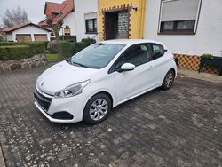 Weiß Gebraucht 2016 Peugeot 208 Active Kleinwagen | 4.500 € (Fairer Preis)
