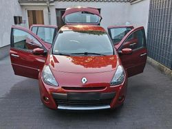 Rot Gebraucht 2010 Renault Clio II Kleinwagen | 2.000 €