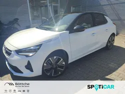 Jade weiss/arktis weiss Gebraucht 2021 Opel Corsa-e Ultimate Kleinwagen | 17.750 € (Etwas zu teuer)