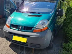 Grün Gebraucht 2002 Renault Trafic Van | 5.800 €