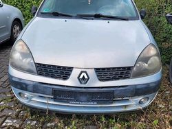 Silber Gebraucht 2002 Renault Clio II Kleinwagen | 450 €