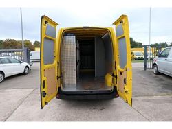 Gelb Gebraucht 2017 Renault Master Van | 16.541 € (Etwas zu teuer)