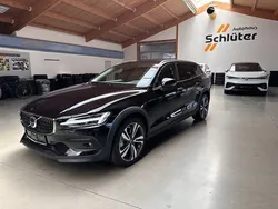 Onyx black Gebraucht 2024 Volvo V60 CC Kombi | 39.950 € (Superpreis)