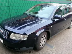 Blau Gebraucht 2002 Audi A4 Limousine | 2.600 € (Teuer)