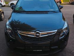 Schwarz Gebraucht 2016 Opel Zafira Tourer Edition Van / Kleinbus | 9.390 € (Fairer Preis)
