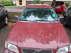 Rot Gebraucht 2015 Volvo V40 Kombi | 2.000 €