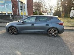 Grau Gebraucht 2024 Cupra Leon VZ Kleinwagen | 35.000 € (Guter Preis)