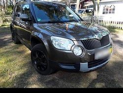 Andere farben Gebraucht 2010 Skoda Yeti SUV | 3.500 €
