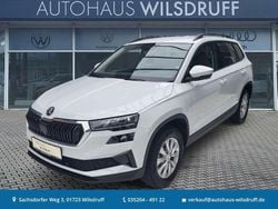 Weiss Gebraucht 2024 Skoda Karoq Selection SUV | 30.880 € (Guter Preis)
