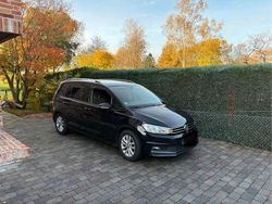 Schwarz Gebraucht 2017 VW Touran Van / Kleinbus | 14.500 € (Fairer Preis)
