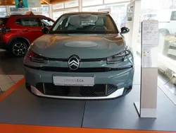 Grün Neu 2025 Citroën e-C4 Limousine | 33.870 € (Etwas zu teuer)
