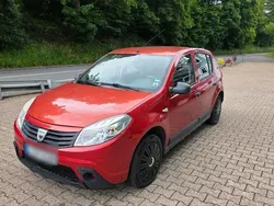 Rot Gebraucht 2010 Dacia Sandero Kleinwagen | 1.950 € (Etwas zu teuer)