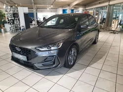 Grau Gebraucht 2023 Ford Focus ST-Line X Limousine | 27.990 € (Etwas zu teuer)