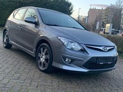 Grau Gebraucht 2012 Hyundai i30 Limousine | 6.649 € (Guter Preis)