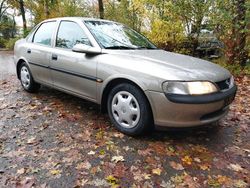 Gold Gebraucht 1998 Opel Vectra Limousine | 2.600 € (Etwas zu teuer)