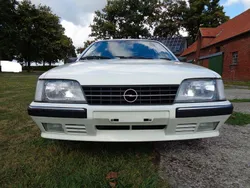Weiß Gebraucht 1984 Opel Senator Coupé | 6.998 €