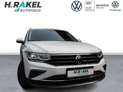 Weiß Gebraucht 2022 VW Tiguan Life SUV | 25.950 € (Fairer Preis)