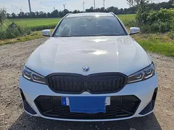 Weiß Gebraucht 2022 BMW 330e M Sport Kombi | 35.990 € (Fairer Preis)