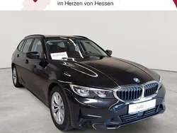 Saphirschwarz metallic Gebraucht 2022 BMW 318 Advantage Kombi | 24.390 € (Guter Preis)