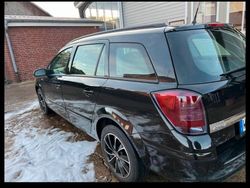 Schwarz Gebraucht 2006 Opel Astra Kombi | 2.500 € (Etwas zu teuer)
