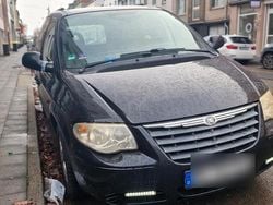 Schwarz Gebraucht 2004 Chrysler Voyager Van / Kleinbus | 1.500 € (Teuer)