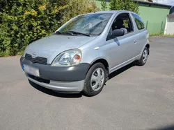 Silber Gebraucht 2002 Toyota Yaris Kleinwagen | 2.000 € (Fairer Preis)