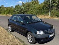 Grün Gebraucht 2006 Dacia Logan Lauréate Limousine | 1.899 € (Fairer Preis)
