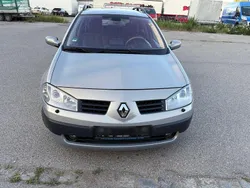 Grau Gebraucht 2003 Renault Mégane GrandTour Kombi | 2.300 € (Etwas zu teuer)