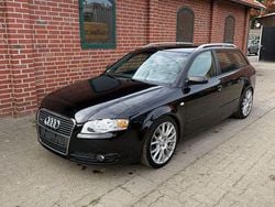 Brillantschwarz Gebraucht 2015 Audi A4 S-Line Kombi | 5.950 €