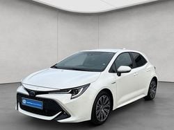 Schneeweiß Gebraucht 2021 Toyota Corolla Team Limousine | 21.990 € (Guter Preis)