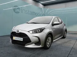 Silber Gebraucht 2023 Toyota Yaris Hybrid Business Edition Limousine | 20.239 € (Fairer Preis)