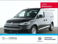 Deep black perleffekt (metallic) Gebraucht 2024 VW Caddy Maxi Style Van / Kleinbus | 39.350 € (Fairer Preis)