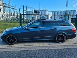 Grau Gebraucht 2010 Mercedes E500 Avantgarde Kombi | 12.999 € (Fairer Preis)