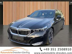 Black sapphire Gebraucht 2024 BMW 520 M Sport Kombi | 53.780 € (Superpreis)