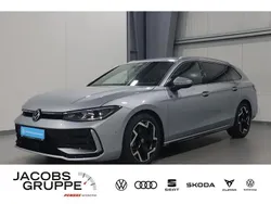 Silber Gebraucht 2024 VW Passat R-line Kombi | 40.870 € (Guter Preis)