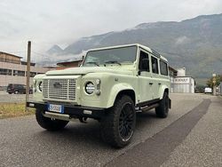 Weiß Gebraucht 2015 Land Rover Defender SE Kombi | 72.000 €