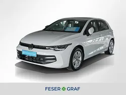 Pure white Gebraucht 2024 VW Golf VIII Life Limousine | 22.907 € (Guter Preis)