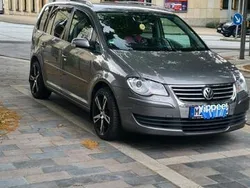 Grau Gebraucht 2008 VW Touran Van / Kleinbus | 5.000 € (Etwas zu teuer)