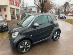 Schwarz Gebraucht 2024 Smart ForTwo Coupé Passion Exclusive Kleinwagen | 14.650 €