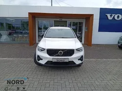Weiß Gebraucht 2022 Volvo XC40 Plus SUV | 30.950 € (Fairer Preis)
