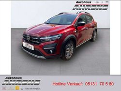 Kalaharirot metallic (metallic) Gebraucht 2022 Dacia Sandero Essentiel Kleinwagen | 13.950 € (Fairer Preis)