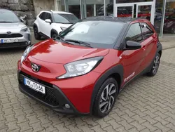 Chili red / night sky black Neu 2024 Toyota Aygo Team Kleinwagen | 20.590 €
