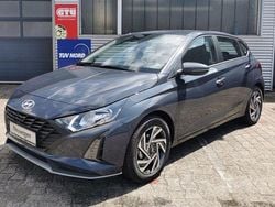 Grau Neu 2025 Hyundai i20 Select Limousine | 18.989 € (Fairer Preis)