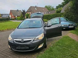 Grün Gebraucht 2011 Opel Astra Kombi | 2.200 € (Superpreis)