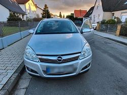 Grau Gebraucht 2008 Opel Astra Selection Kombi | 2.300 € (Fairer Preis)