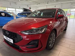 Fantastic red tc Gebraucht 2024 Ford Focus ST-Line X Limousine | 25.440 € (Fairer Preis)